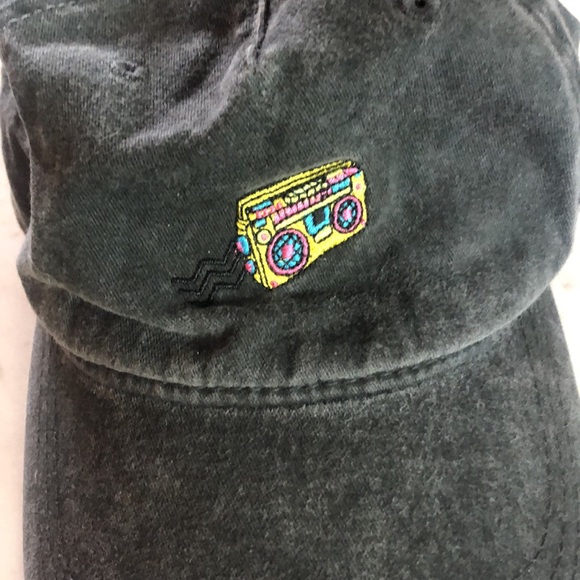 😎 Maui & Sons boombox hat - Picture 2 of 7